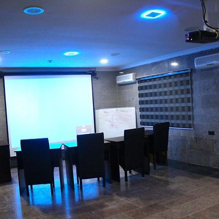 Class Suites Ikeja Exterior photo